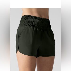 5 Inch: High Waisted Athletic Shorts with Pockets . XS